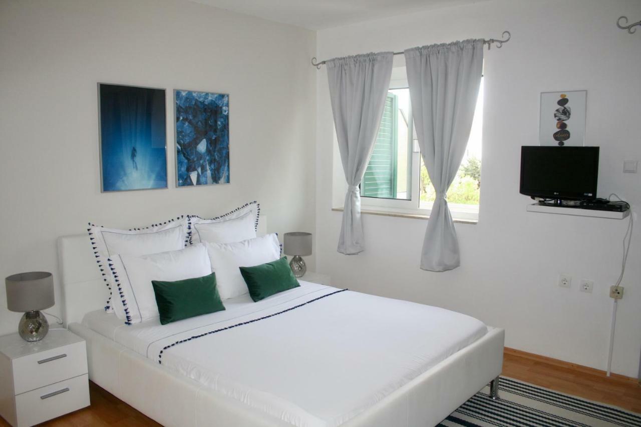 Villa Marinesa ฮวาร์ ภายนอก รูปภาพ